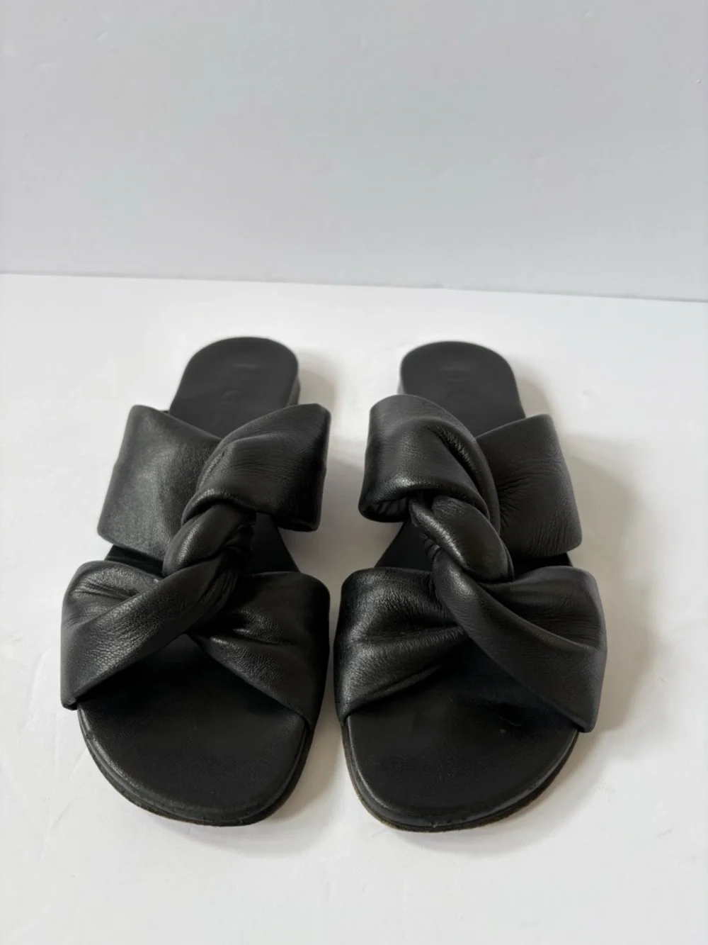 M.Gemi Natalia Puffed Leather Criss Cross Black Sandals Resort Cruise Coastal 38